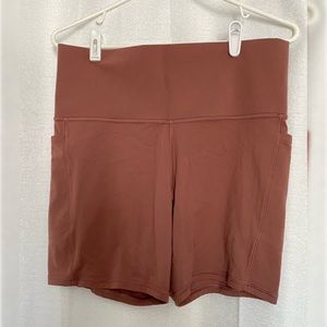 Athleta Salutation Stash Pocket 7” Shorts